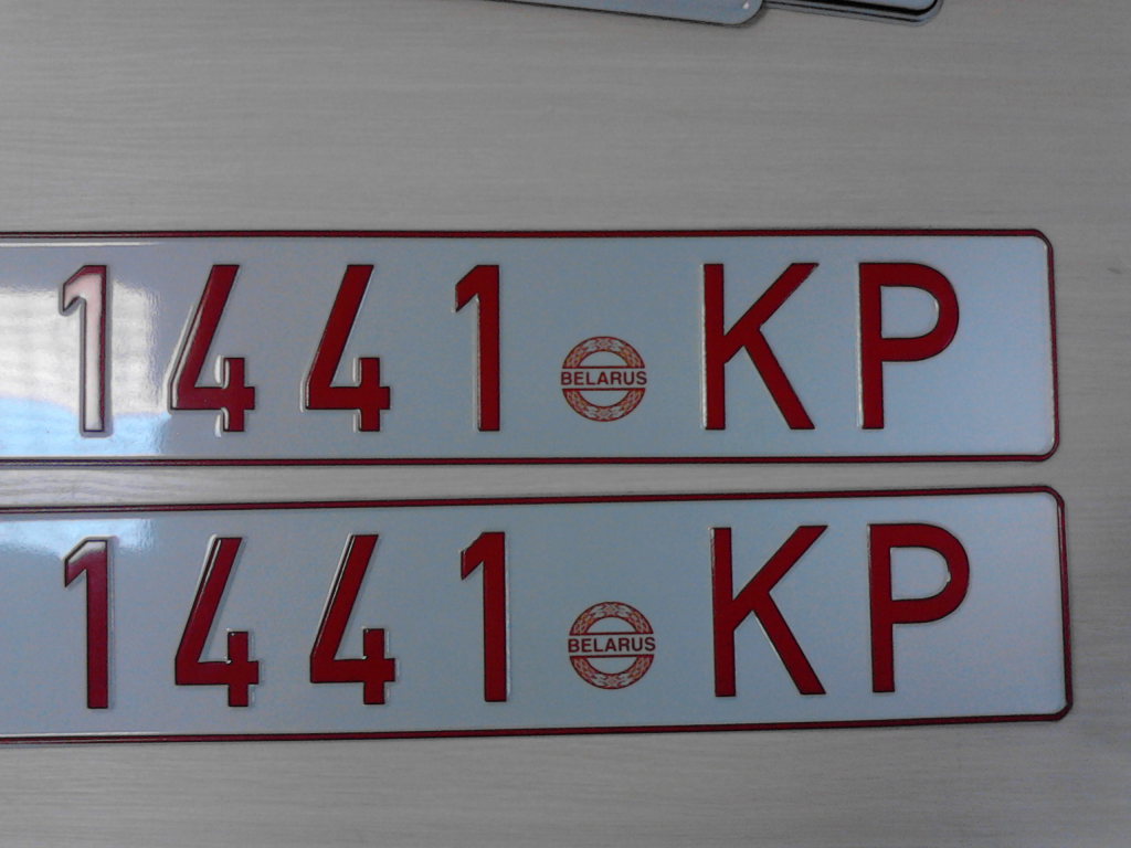 Номера с красными цифрами. Белорусские автомобильные номера. Белорусские автономера. Старые Белорусские номера. Красные номерные знаки на авто.